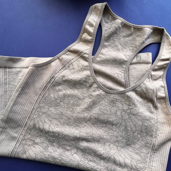 COPY - Fabuletics Grey Spandex Sports Racer Back Tank Top - Size Medium - Picture 2 of 3